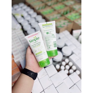 Sữa rửa mặt Simple dành cho da khô
