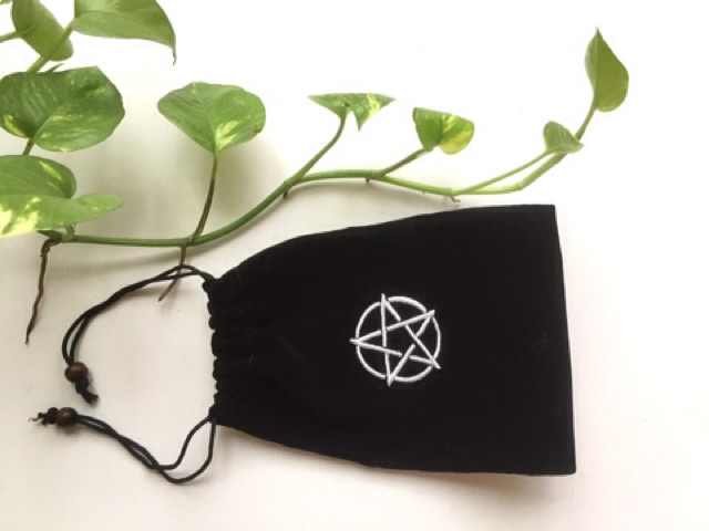 Túi vải nhung đen 12*18cm dây rút thêu hình sao đựng bài Tarot, trang sức, mỹ phẩm, điện thoại