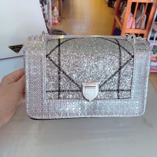 Túi xách kim sa và đai nịt bụng