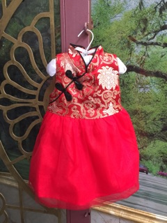 Váy sườn xám cách tân cho bé diện tết