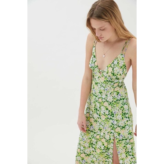 Đầm midi Urban Outfitters có ảnh thật khách mặc