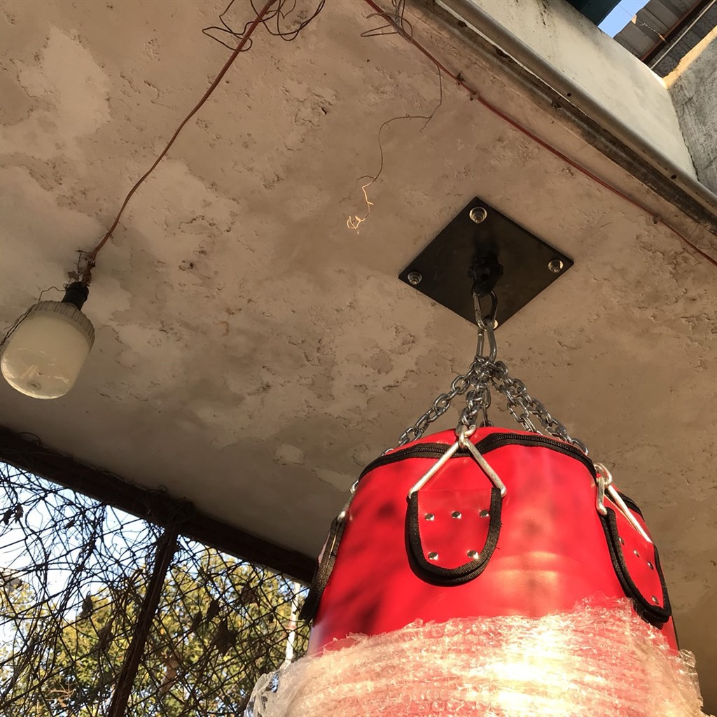 Ốp móc Pad gắn trần treo bao cát tập võ thuật mma boxing gym