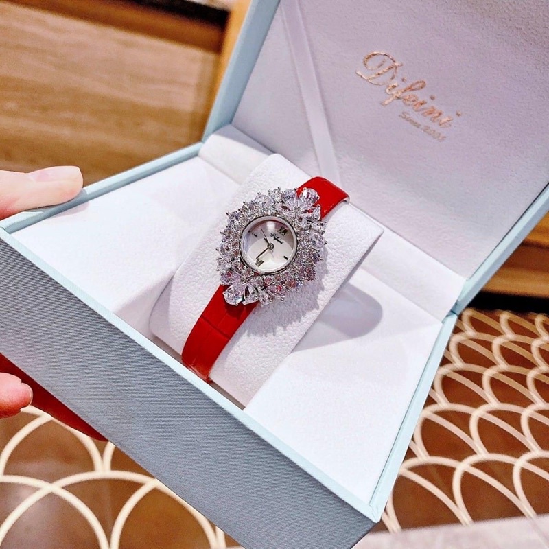 Đồng hồ nữ dây da Difeini -> về 2 màu đen, đỏ