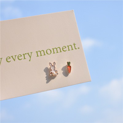 Hoa tai thỏ trắng, cà rốt