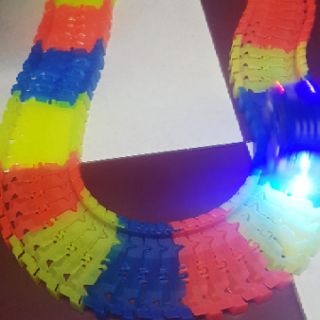 Magic Tracks 220pcs - Bộ đường đua ma thuật