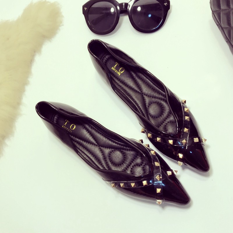 Giày Búp Bê Mũi Nhọn Đính Đinh Tán Thời Trang Nữ