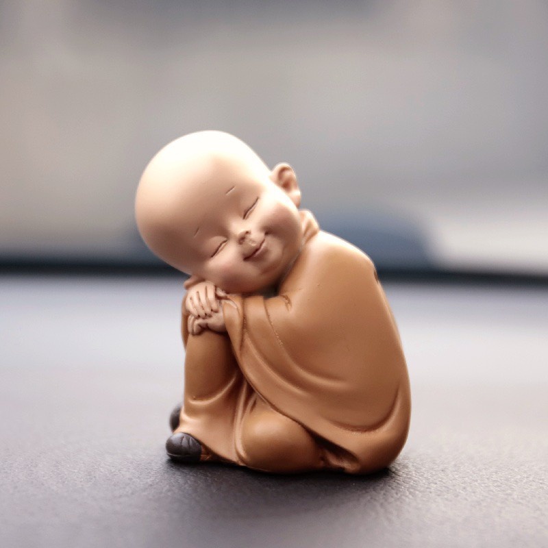 Tượng chú tiểu áo vàng an nhiên tự tại  trang trí tiểu cảnh chậu cây phòng làm việc ô tô,taplo ô tô