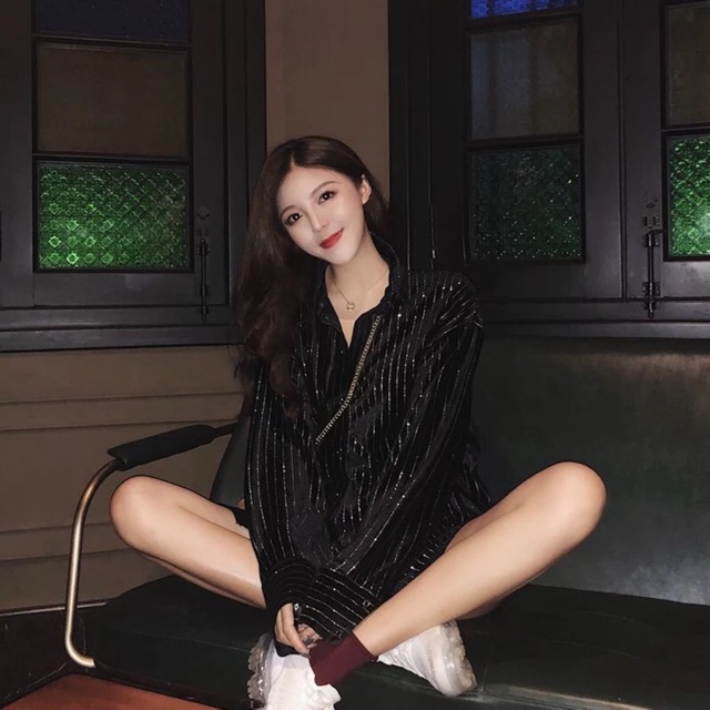 Sơ mi đen kim tuyến