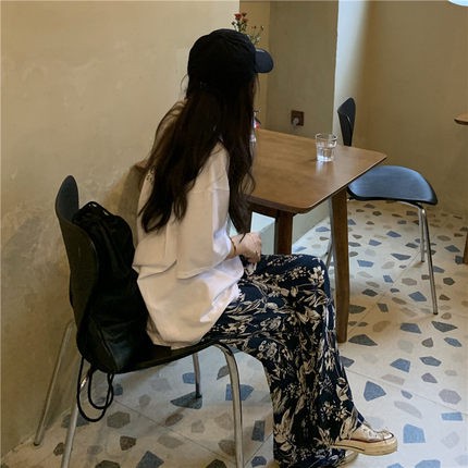 Quần dài ống rộng in hoa xanh dương đậm thời trang mùa hè | BigBuy360 - bigbuy360.vn