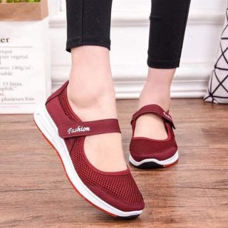 Giày tập cho mẹ và bà