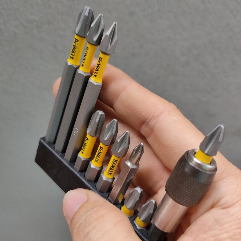 Bộ Mũi Vít DEWALT VẶN TAY_12 Món_Bao Gồm Hộp Đựng Và Đế Gài Sản Phẩm