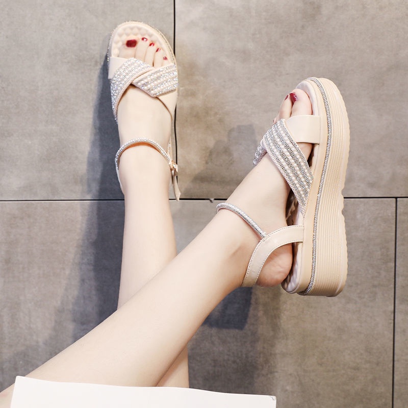 Giày Sandal Đế Dày Cao Vừa Đính Đá Chất Lượng Cao Dễ Phối Đồ Thời Trang Mùa Hè Phong Cách Mới Dành Cho Nữ Sinh