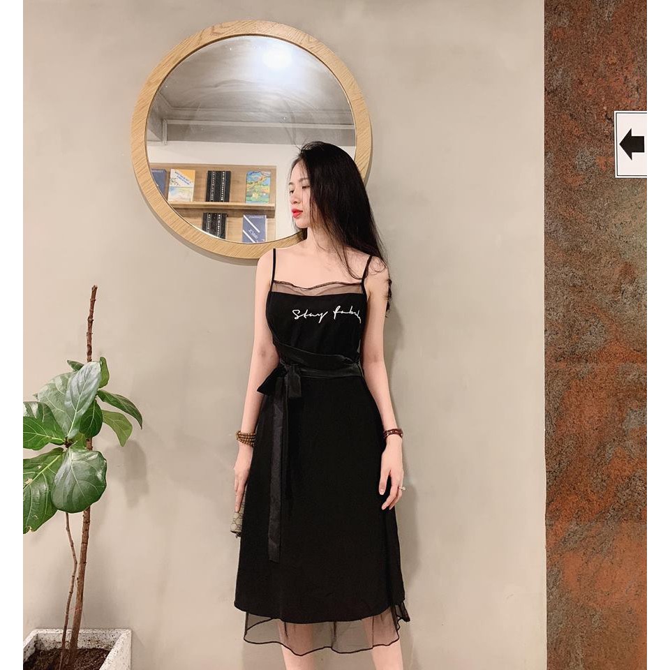 Đầm đen hai dây thêu chữ trắng