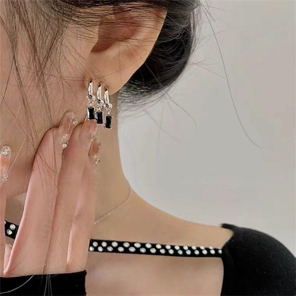 Khuyên Tai Nữ Dạng Núm Tua Thời Trang