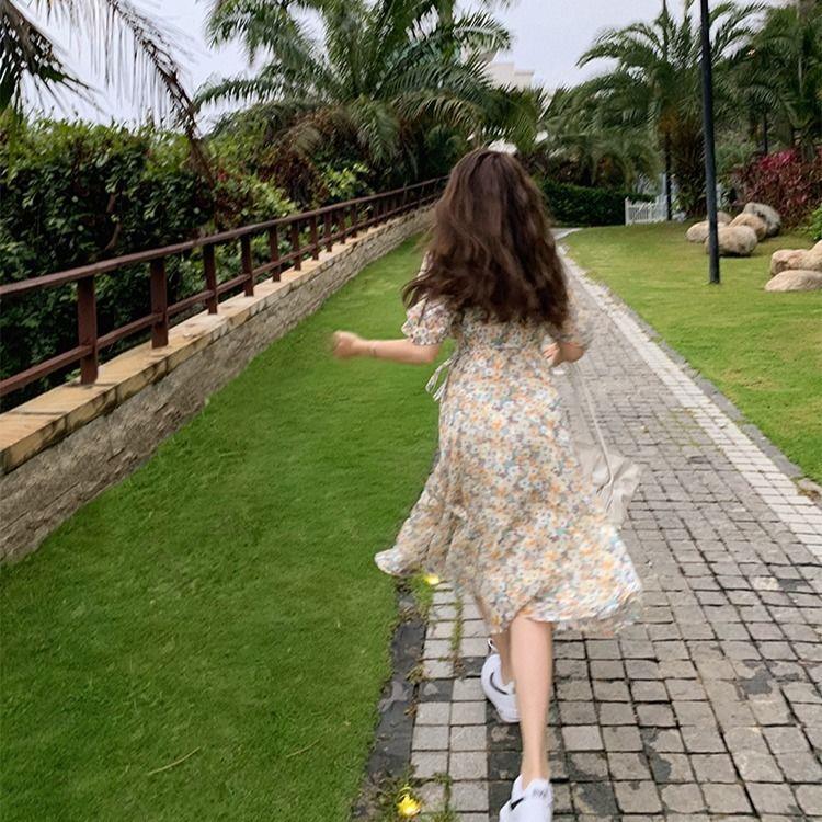 Đầm dáng dài cổ V họa tiết hoa ngọt ngào kiểu retro Hàn Quốc