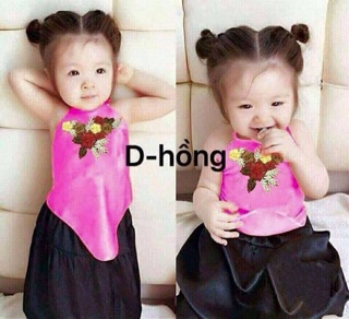 Yếm đào thêu hoa cho bé