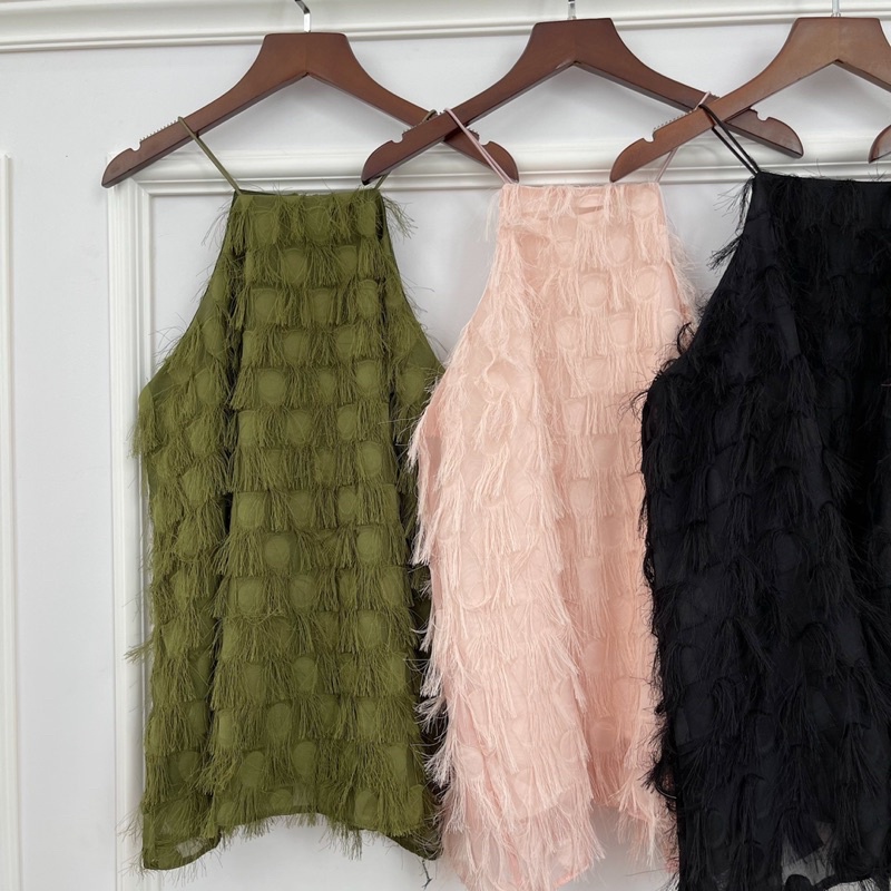 ÁO YẾM YI TOP thiết kế độc lạ với chất vải tua rua form rộng oversize với cổ yếm xinh xắn