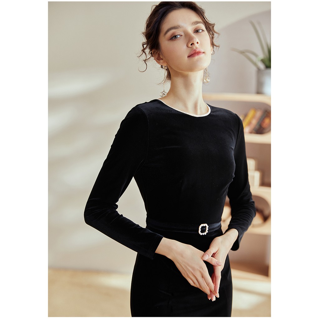 Đầm nhung tròn trước tim sau tay dài đen trơn