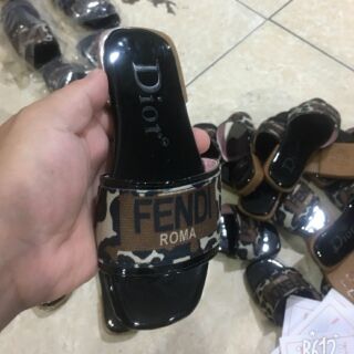 dép fendi da báo cho MẸ & BÉ nha các ci. đủ size từ 26 đến 40