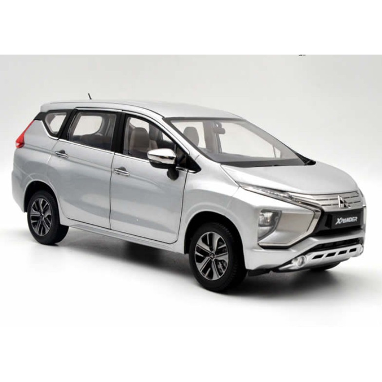 Mô hình xe Mitsubishi Xpander tỉ lệ 1:18