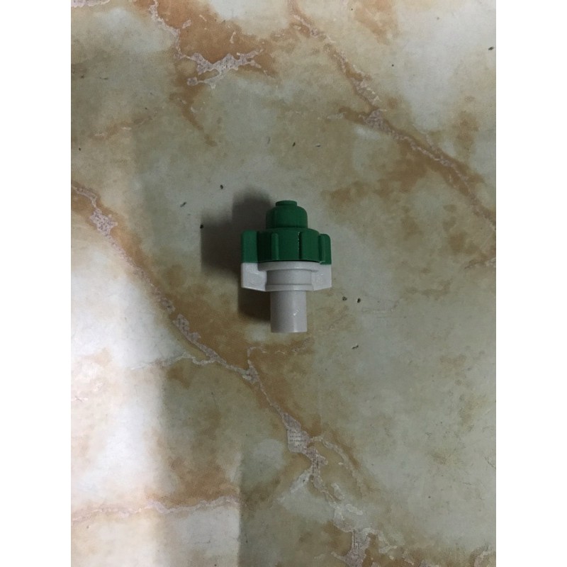 1 đâu béc phun sương màu xanh , 1 đầu béc chưa kèm T và khởi thuỷ