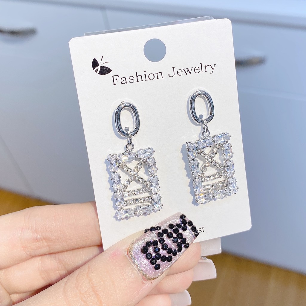 Bông Tai Nữ Cá Tính Đính Đá Thương Hiệu Cao Cấp Mang Phong Cách Hàn Quốc  - MS10509