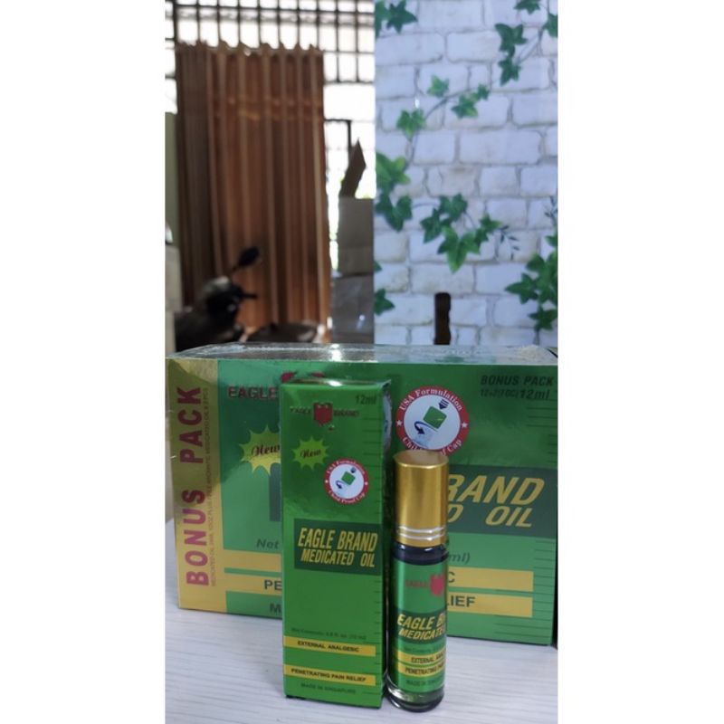 Dầu Gió Xanh Dạng Lăn Eagle Brand 12ml Singapore