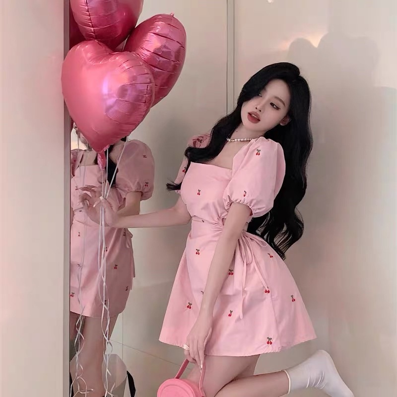 Đầm cổ vuông khoéc eo Ulzzang