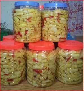 Combo 2 lọ măng muối  tỏi ớt chua ngọt  loại 1.8kg/1lọ