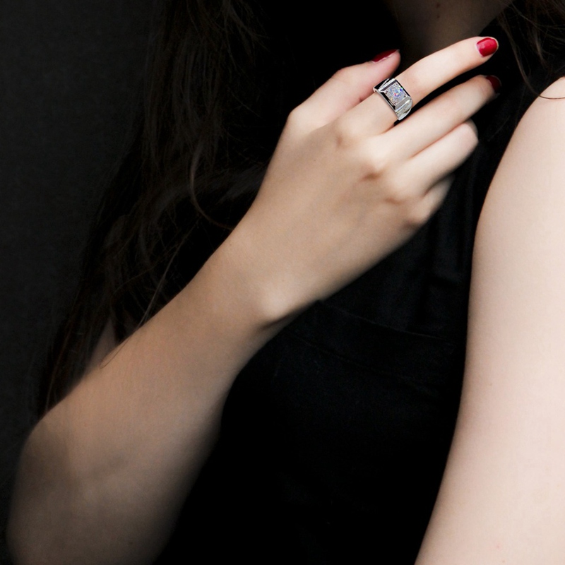 Nhẫn đeo tay đính đá sang trọng cho nam