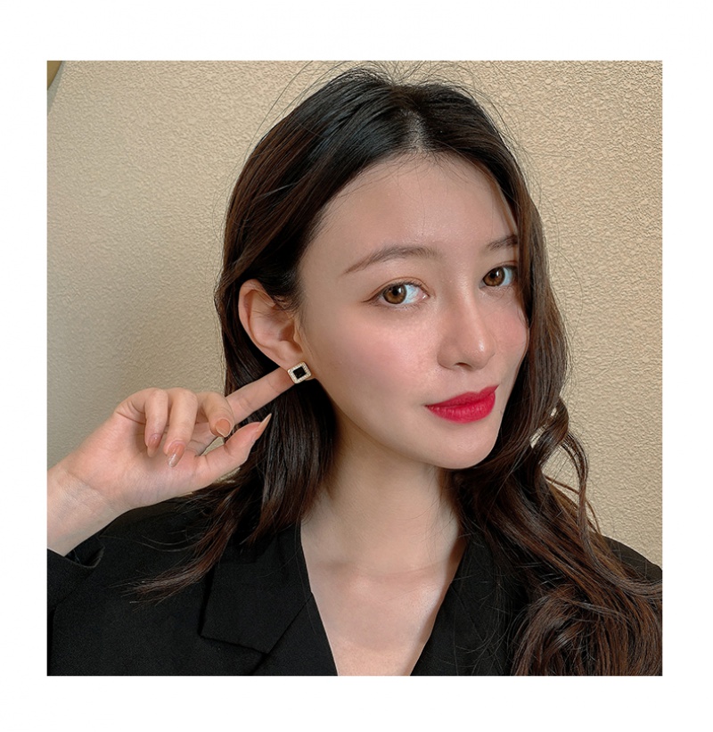 Đôi bông tai hình vuông đính ngọc trai thời trang cho nữ
