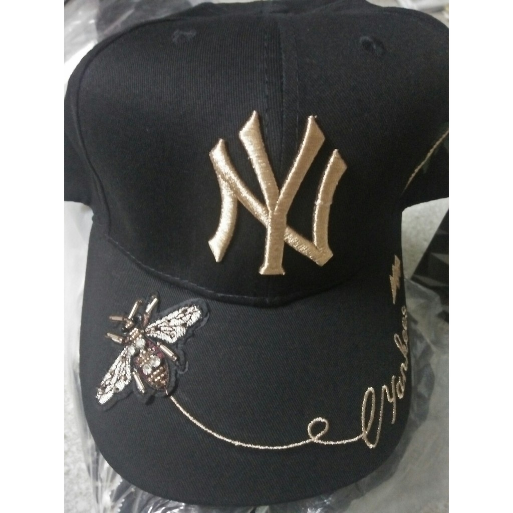 Mũ NY đính ong kim loại sỉ
