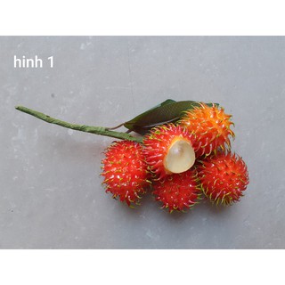 chôm chôm giả mô( hình 1 bóc vỏ 5 trái 1 chùm).(hình 2 5 trái 1 chùm nguyên vỏ).