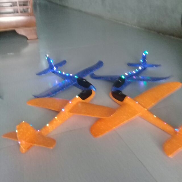 Máy bay xốp có đèn Led