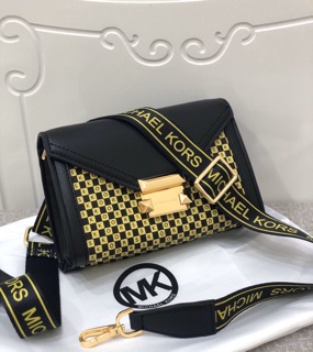 Túi Michael Kors dây bảng lớn