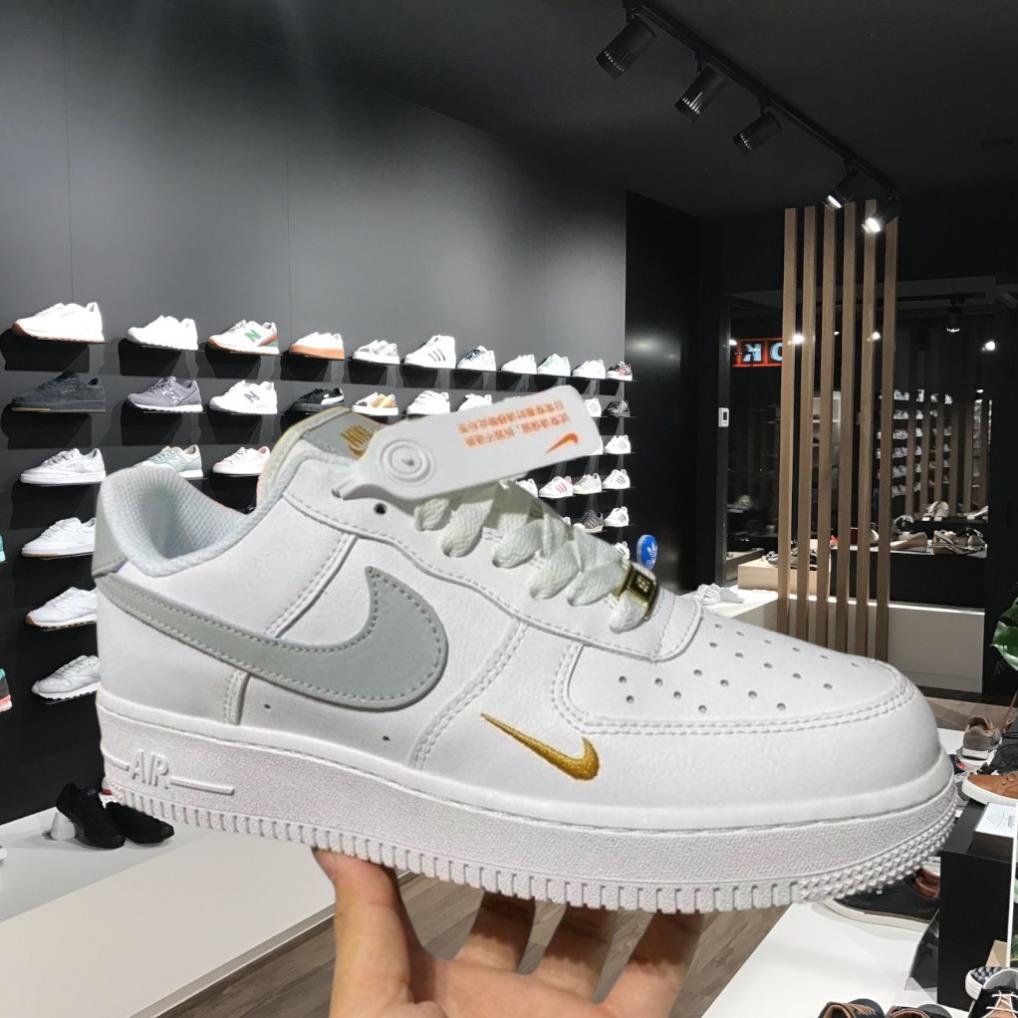 Giày thể thao air force 1 vệt xám logo vàng , Giày Nike_AF1 trắng vệt xám nam nữ bản đẹp 2022