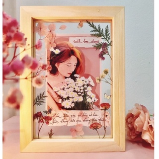 Khung tranh vẽ theo yêu cầu trang trí hoa khô