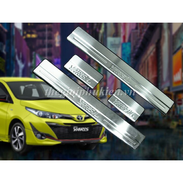 Ốp bậc cửa Toyota Yaris 2014 - 2023 mẫu inox