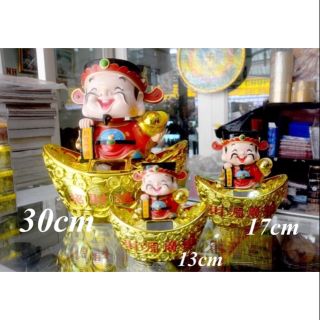 Tượng thần tài vẫy tay ngồi thỏi vàng
