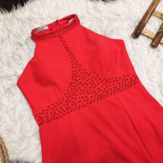 Đầm dạ hội cổ yếm xẻ đùi
