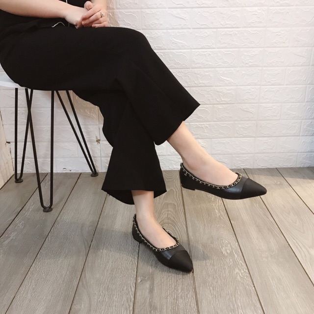 Giày bệt viền xích