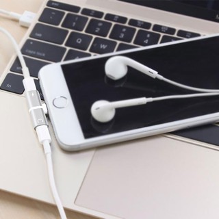 Bộ chia 2 cổng Lightning mini (1 cổng sạc lightning và 1 cổng tai nghe chân lightning)