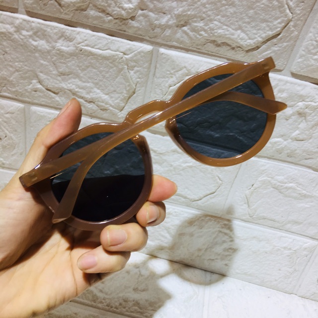 Kính xinh sang chảnh