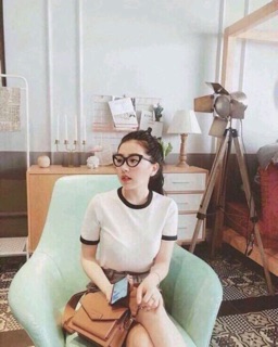 Áo phông viền đen trơn 