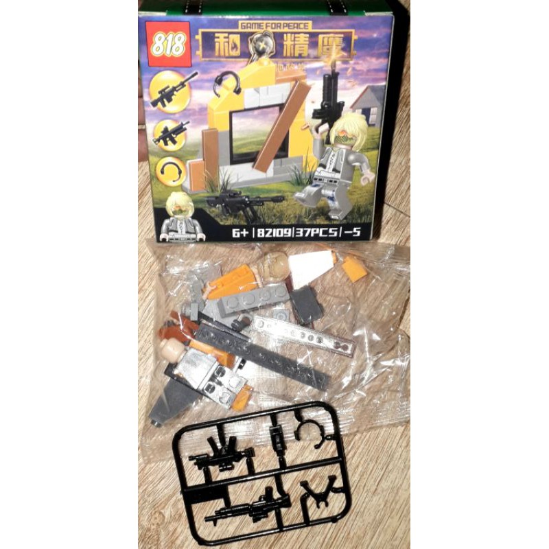 Lắp ráp 1 hộp Lego_Game Pubg 82109 có nhiều chi tiết bằng nhựa