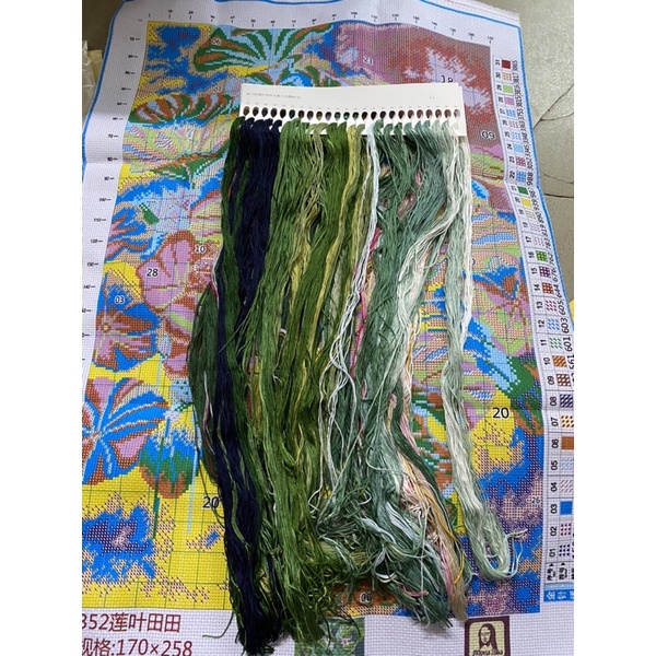 Tranh thêu chữ thập hoa sen - 60x85cm - 9CT thêu 4 sợi