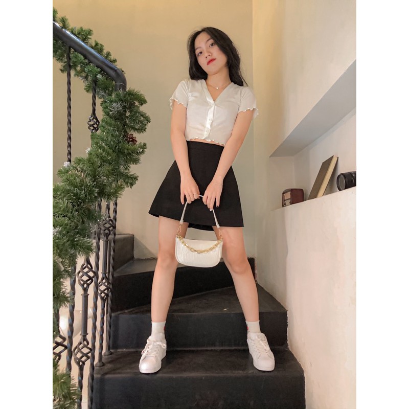 [Mã WASTUP giảm 10% tối đa 30K đơn 99K] 🍓🍓Áo Croptop cổ V 3 nút viền cuốn biên📷 Ảnh shop tự chụp📷 | BigBuy360 - bigbuy360.vn