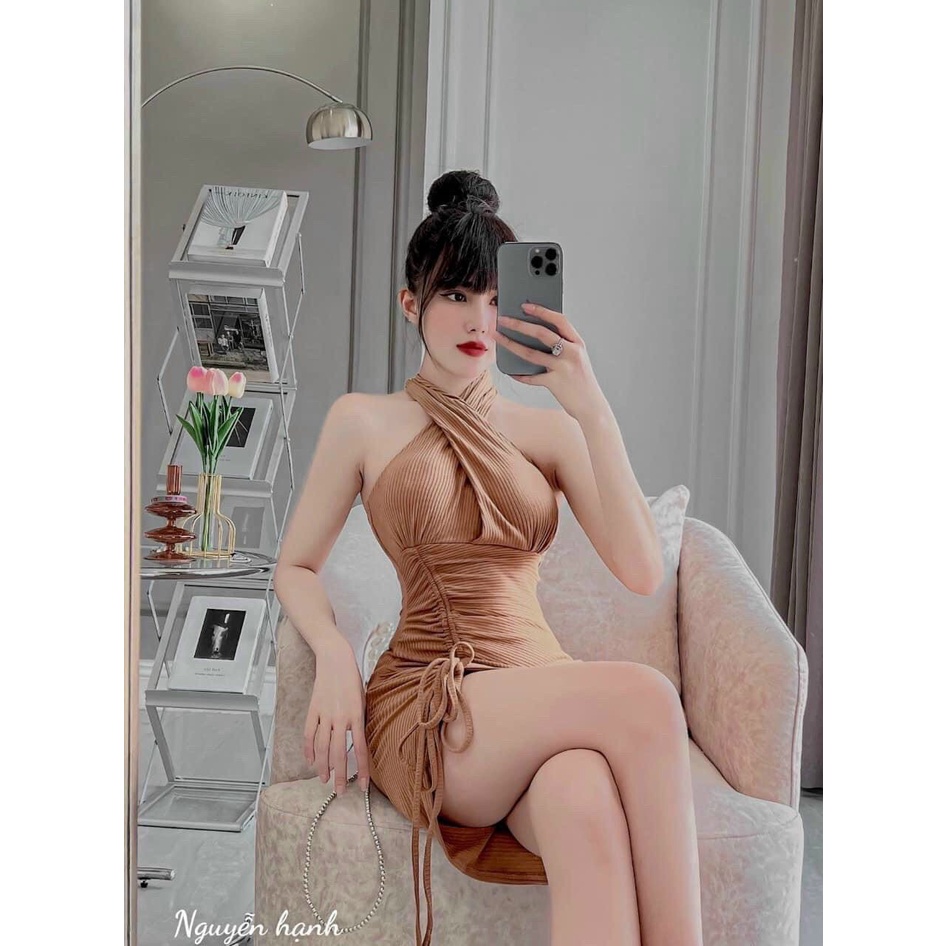 Đầm yếm chéo cổ có mút ôm body xẻ tà rút dây cực xinh , chất thun gân mềm mịn mk