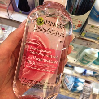 Nước hoa hồng Garnier SkinActive Soothing Toner With Rose Water.