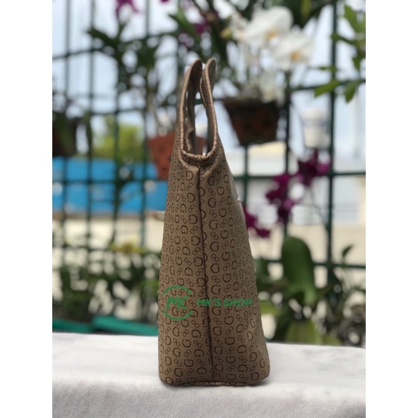 TÚI CẦM TAY GUESS JUNCTION TRAVEL MÀU MOCHA